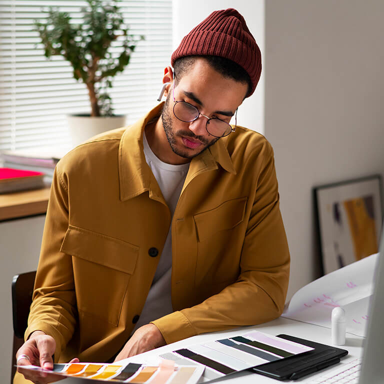 男性スタッフの顔写真