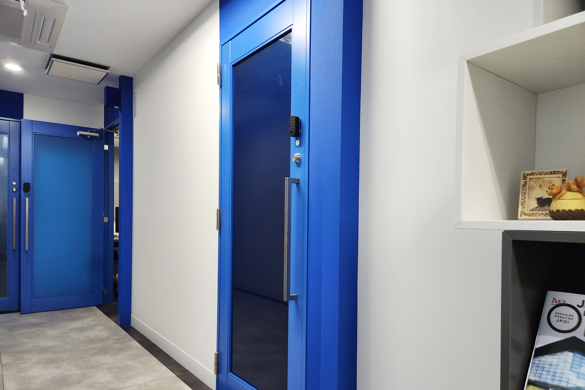 スポット会議室を廊下から見たときの様子